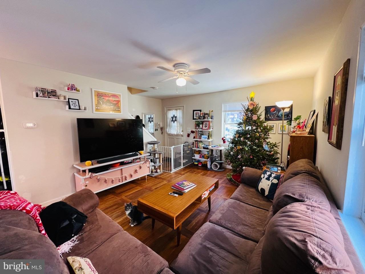 909 S Irving St - Photo 5 of 25