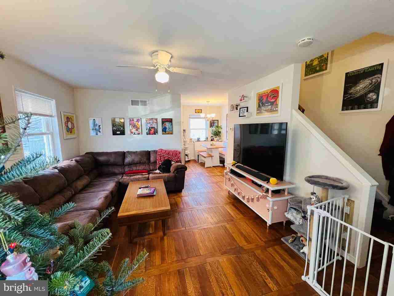 909 S Irving St - Photo 7 of 25