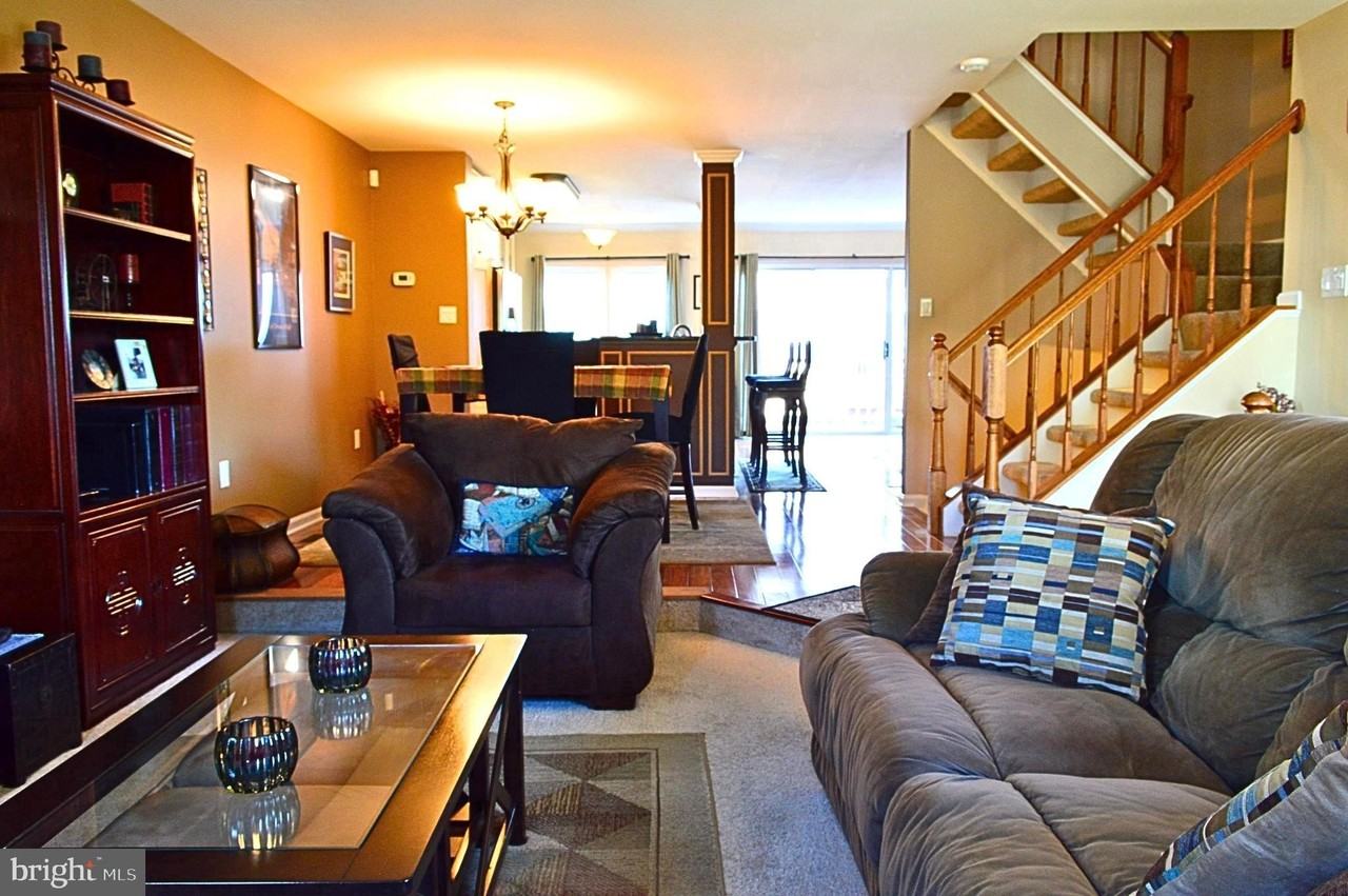 7027 Bentley Mill Pl - Photo 4 of 33