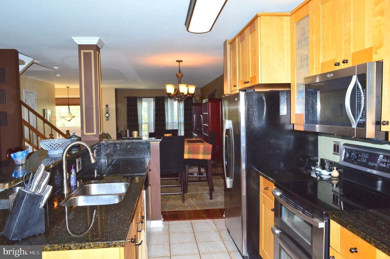 7027 Bentley Mill Pl - Photo 6 of 33