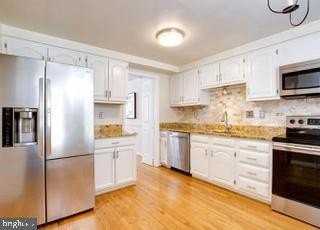 8931 Park Forest Dr - Photo 5 of 47