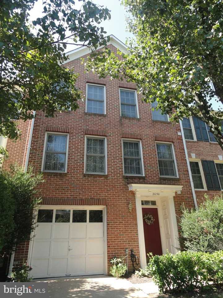 2050 Meadow Springs Dr - Photo 2 of 6