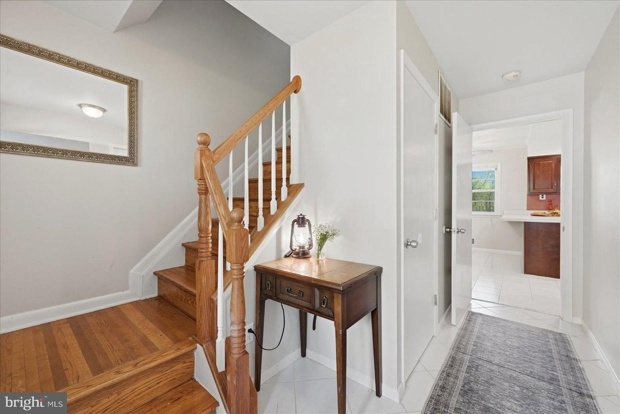 8414 Danford Ct - Photo 3 of 39