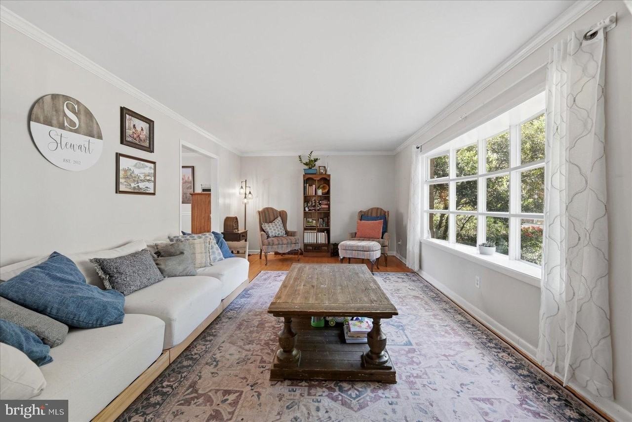 8414 Danford Ct - Photo 4 of 39