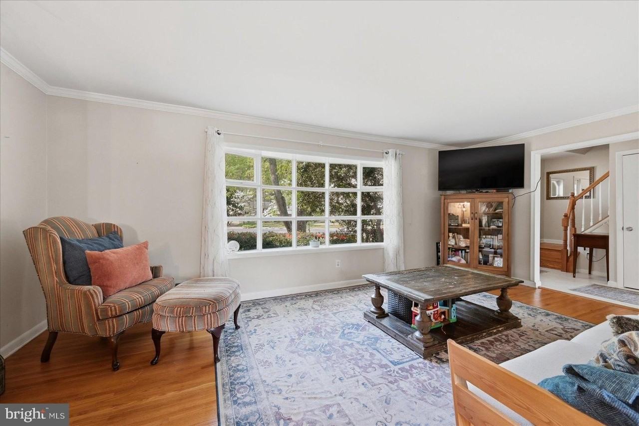 8414 Danford Ct - Photo 5 of 39