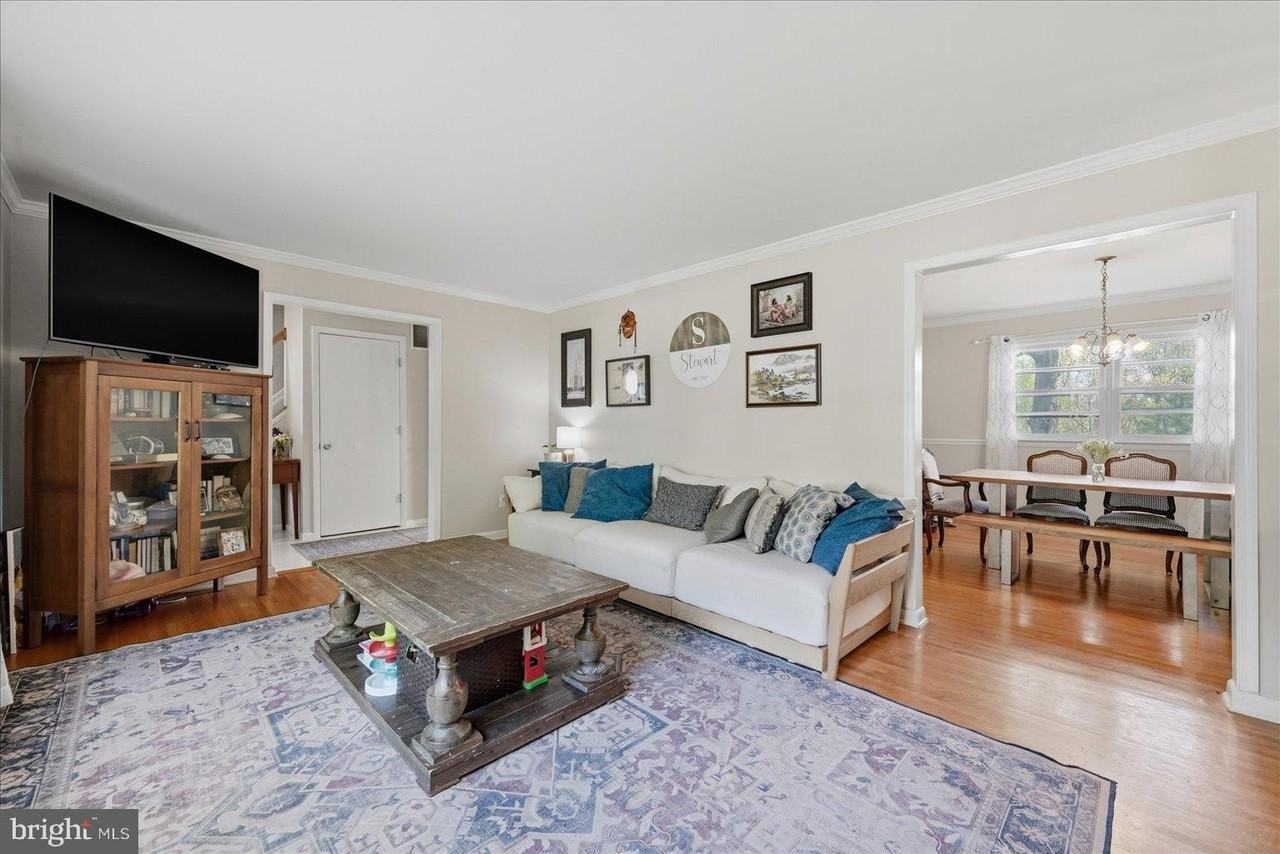 8414 Danford Ct - Photo 6 of 39