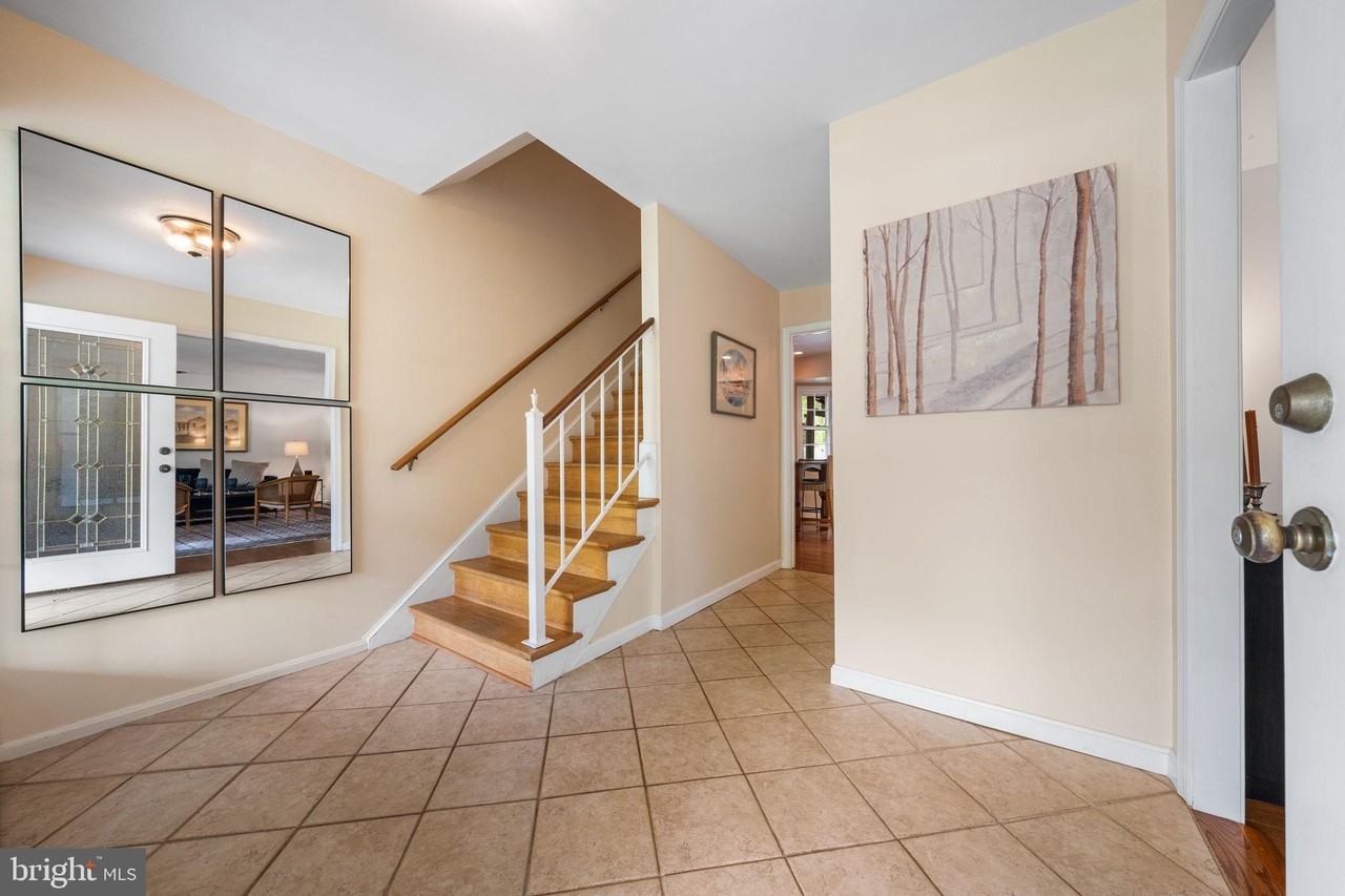 12013 Hamden Ct - Photo 5 of 33