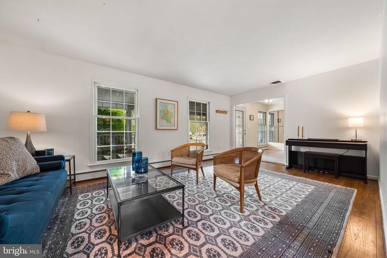 12013 Hamden Ct - Photo 7 of 33