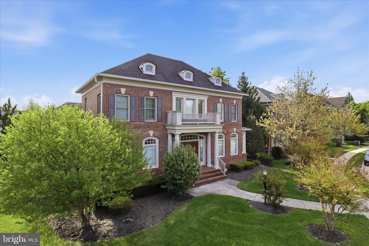 23059 Bronstein Ln - Photo 4 of 50