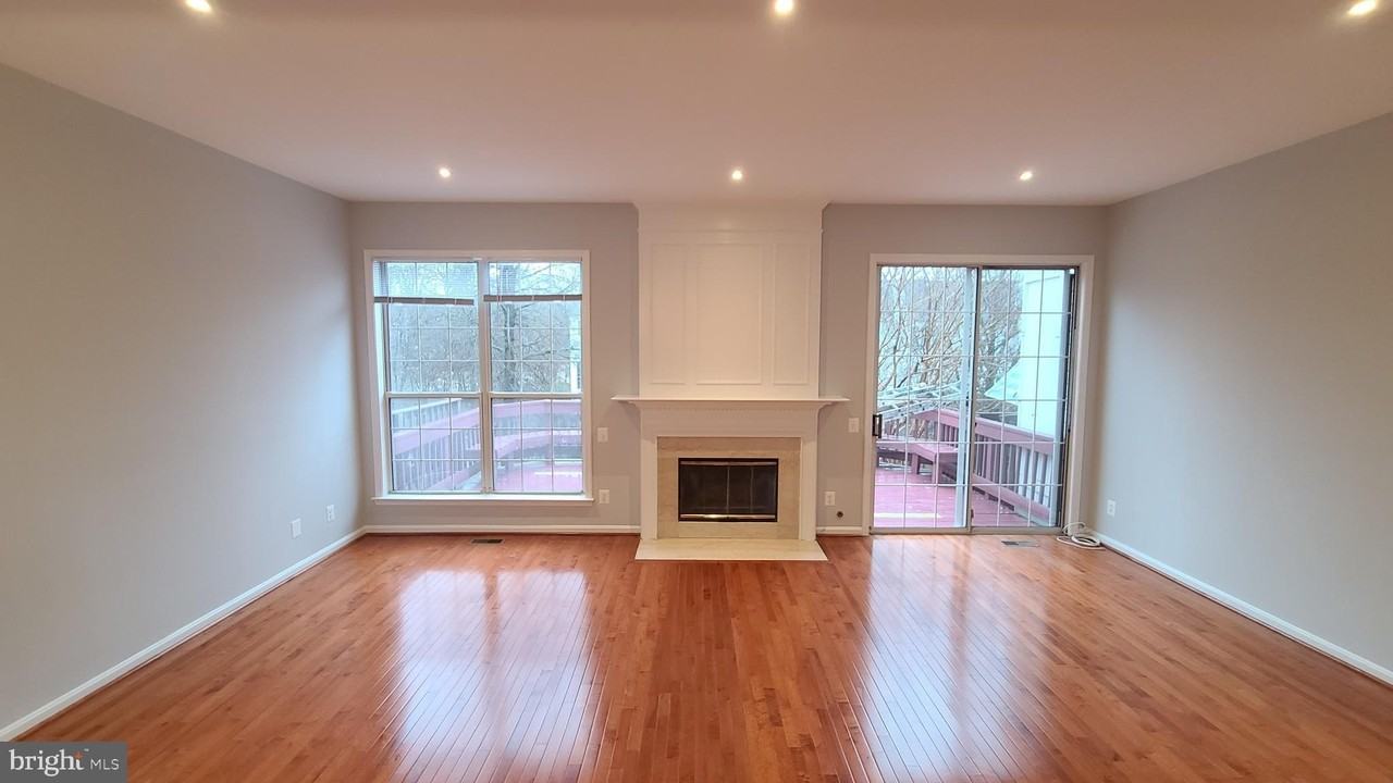 47682 Sandbank Sq - Photo 5 of 23