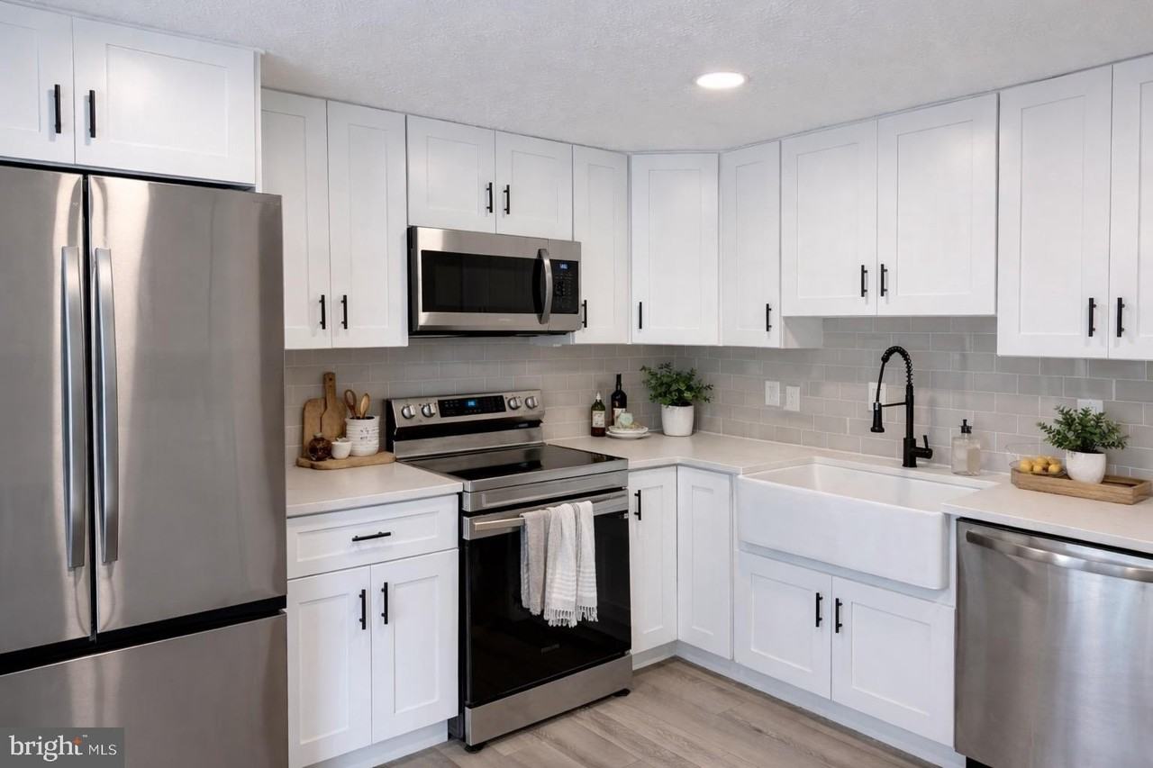 4681 Whitely Ct - Photo 2 of 11