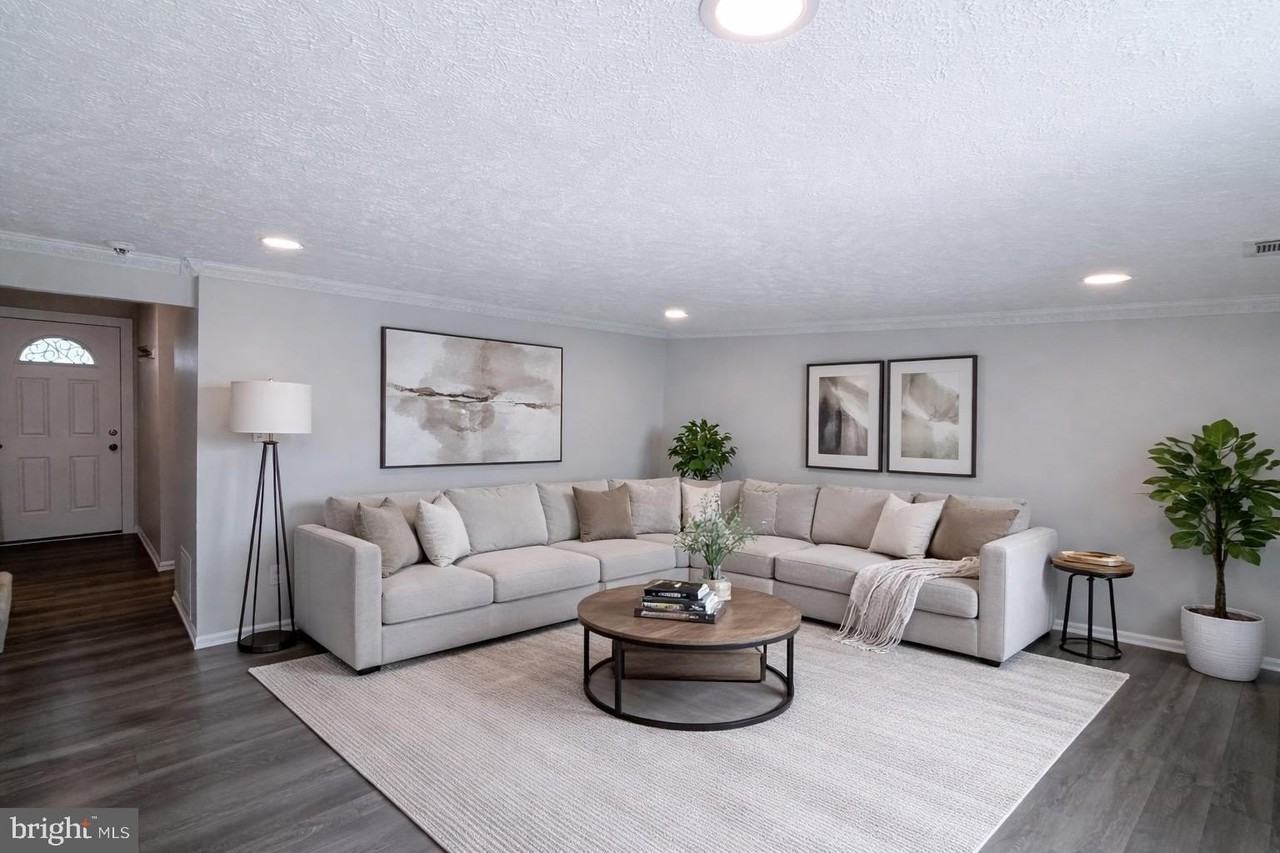 4681 Whitely Ct - Photo 3 of 11