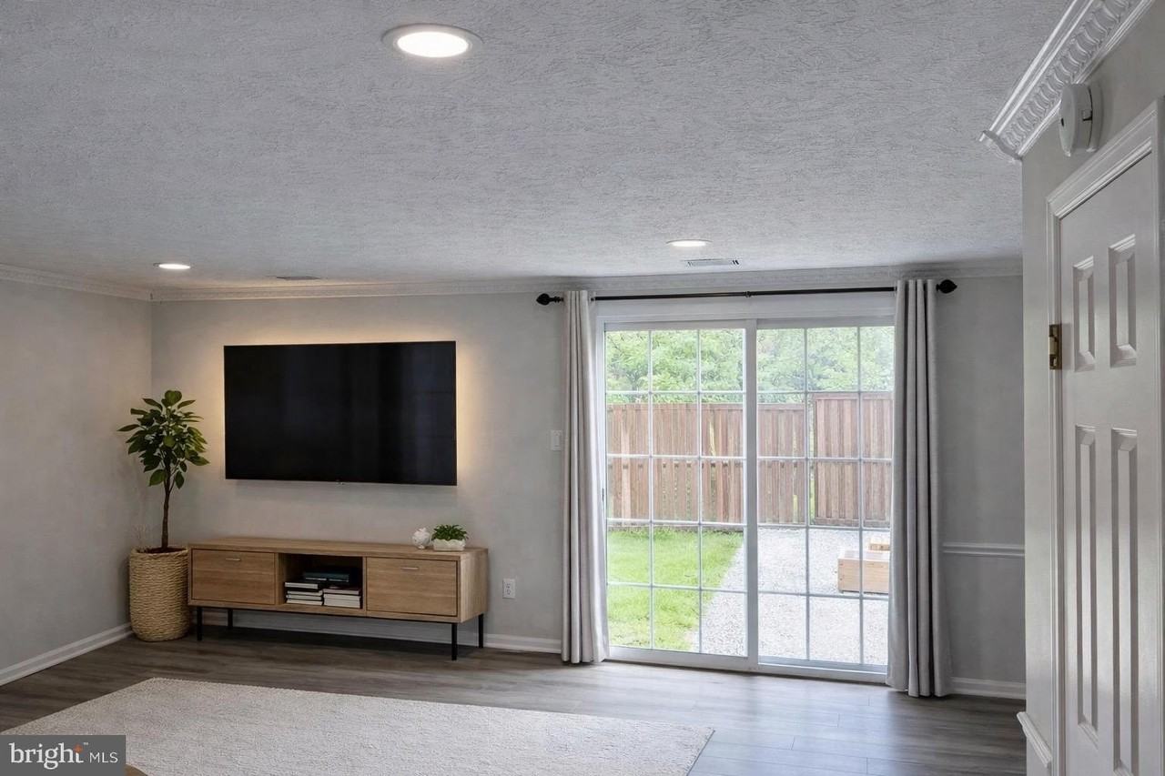 4681 Whitely Ct - Photo 4 of 11