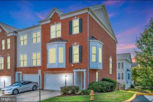 featured image of 2433 Brookmoor Ln
