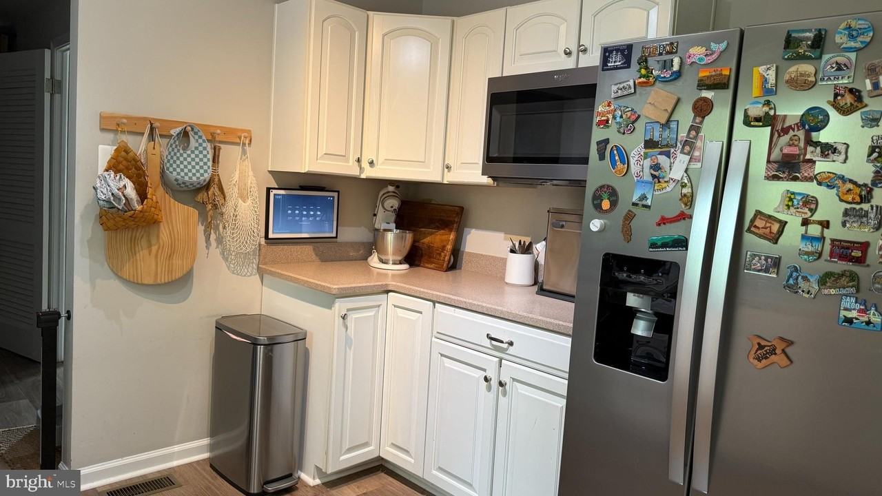 10406 Hillside Ln - Photo 4 of 15