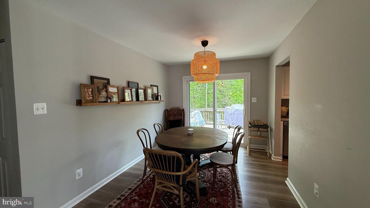 10406 Hillside Ln - Photo 5 of 15