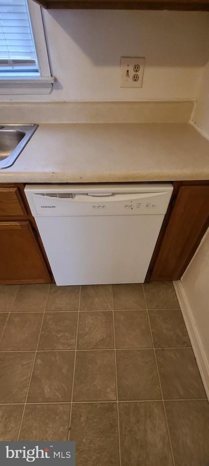 319 Pendleton Dr #D - Photo 5 of 30