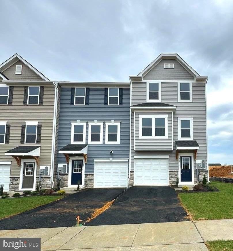 369 Huntwellwest Blvd - Photo 2 of 41