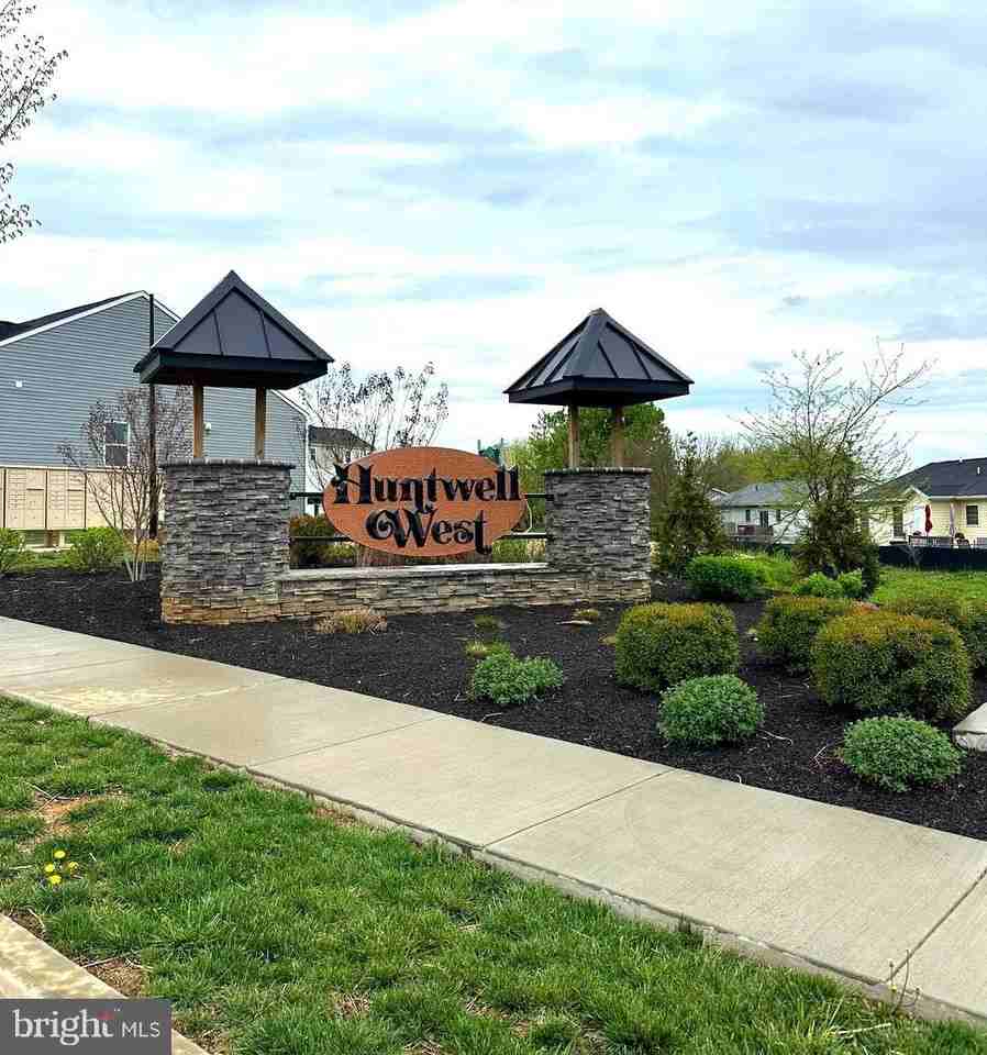 369 Huntwellwest Blvd - Photo 4 of 41