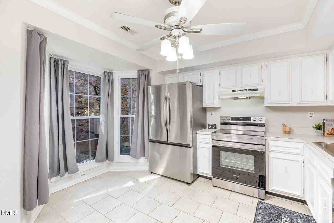 6018 Dixon Dr - Photo 3 of 17