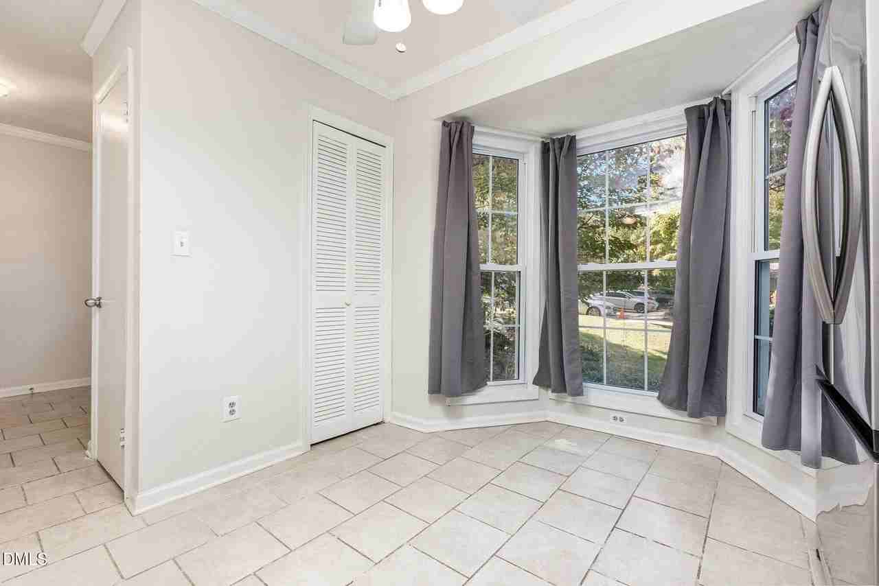 6018 Dixon Dr - Photo 4 of 17