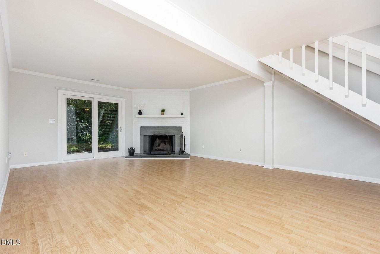 6018 Dixon Dr - Photo 5 of 17