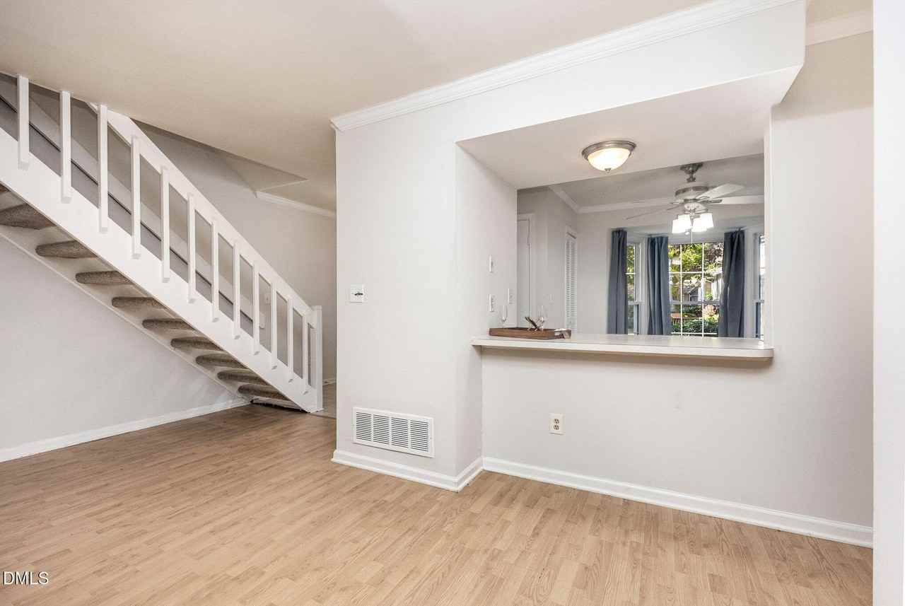 6018 Dixon Dr - Photo 6 of 17