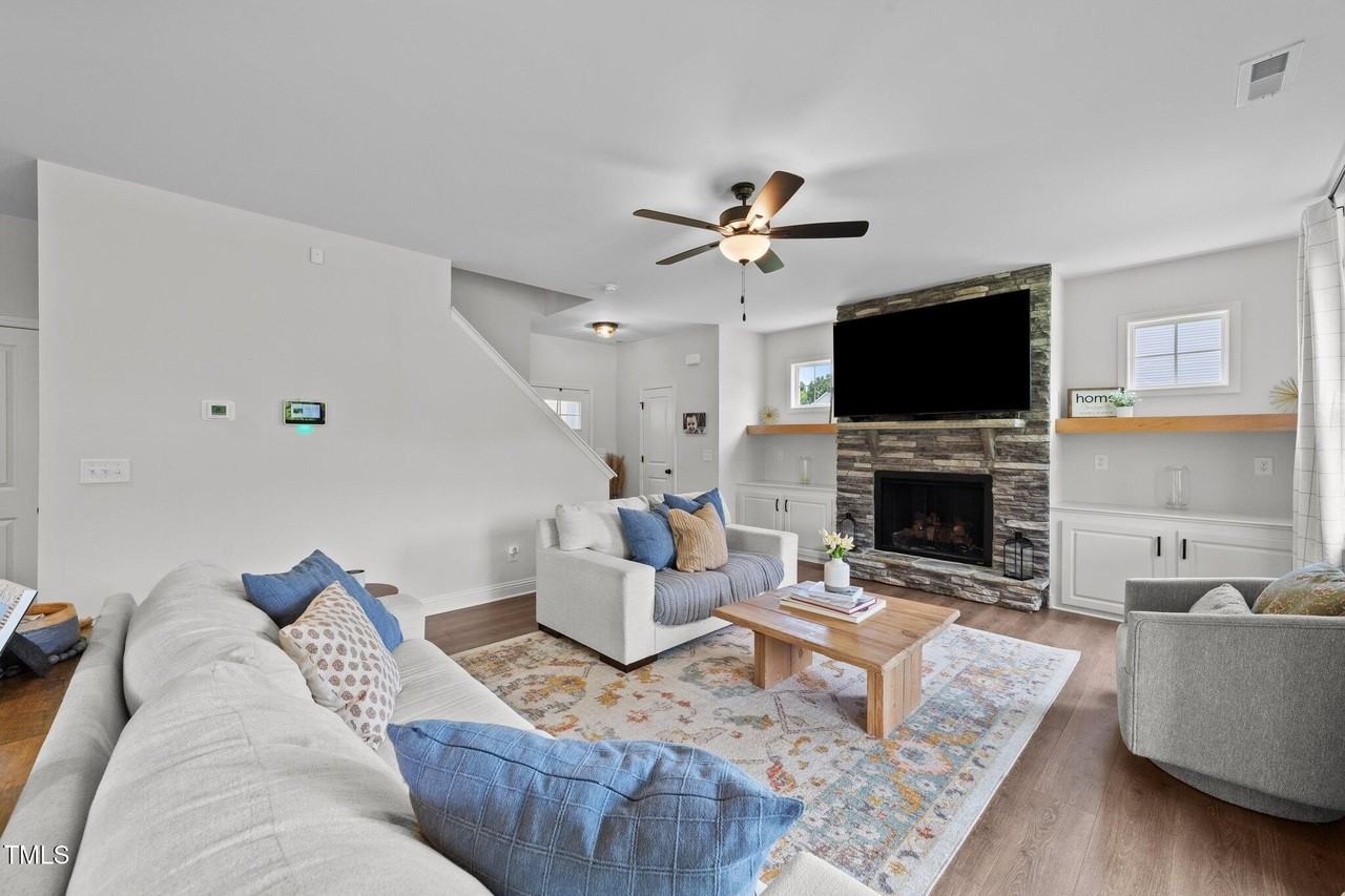 385 Jackson Pond Dr - Photo 2 of 33