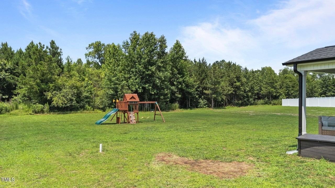 385 Jackson Pond Dr - Photo 4 of 33