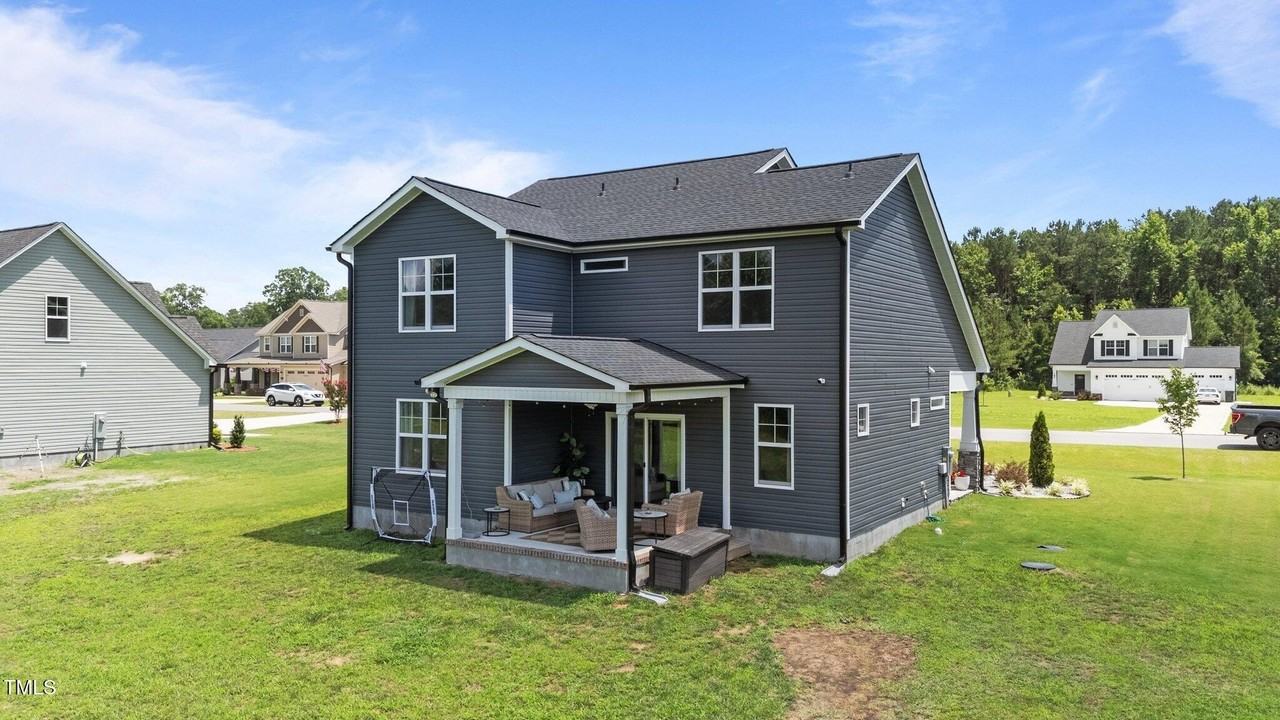 385 Jackson Pond Dr - Photo 5 of 10