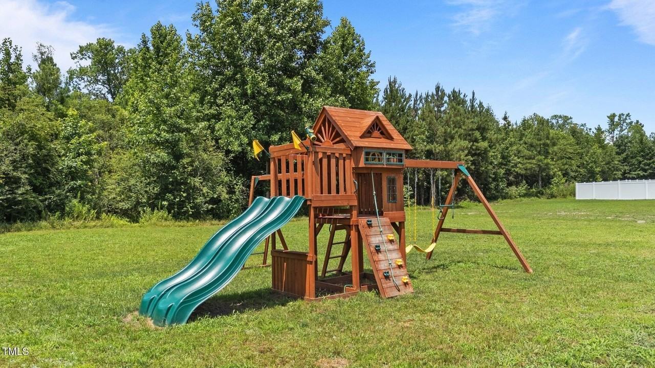 385 Jackson Pond Dr - Photo 6 of 10