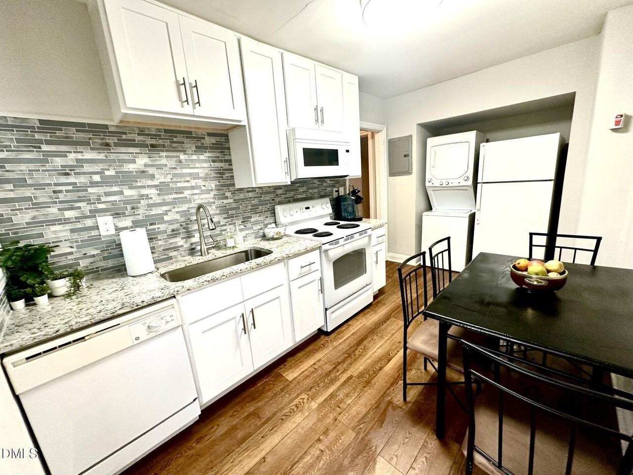 2803 Wade Ave - Photo 7 of 19