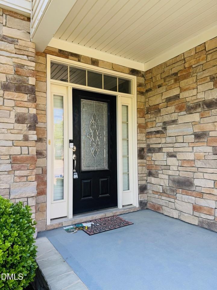 3913 Wedonia Dr - Photo 3 of 36
