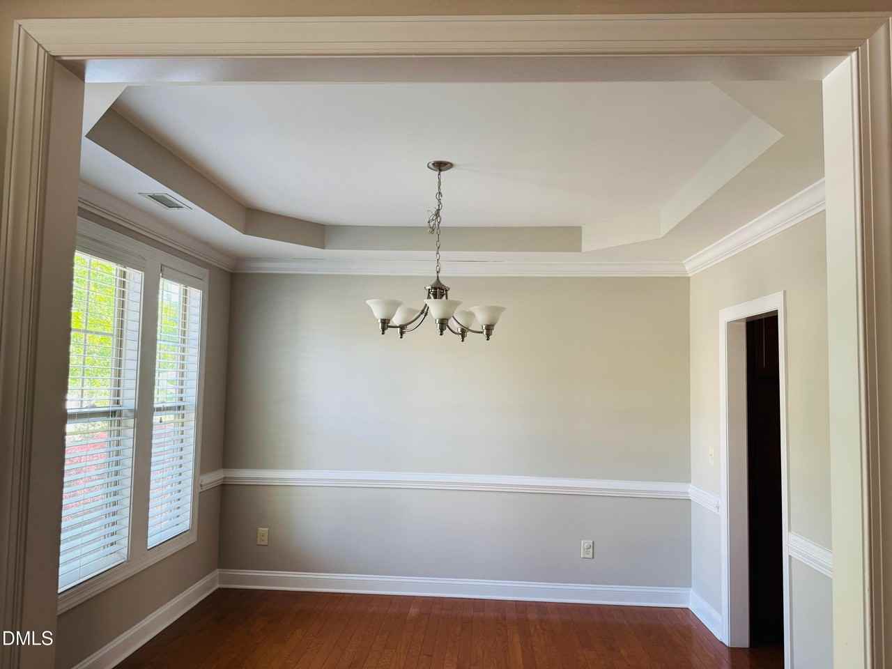 3913 Wedonia Dr - Photo 4 of 36