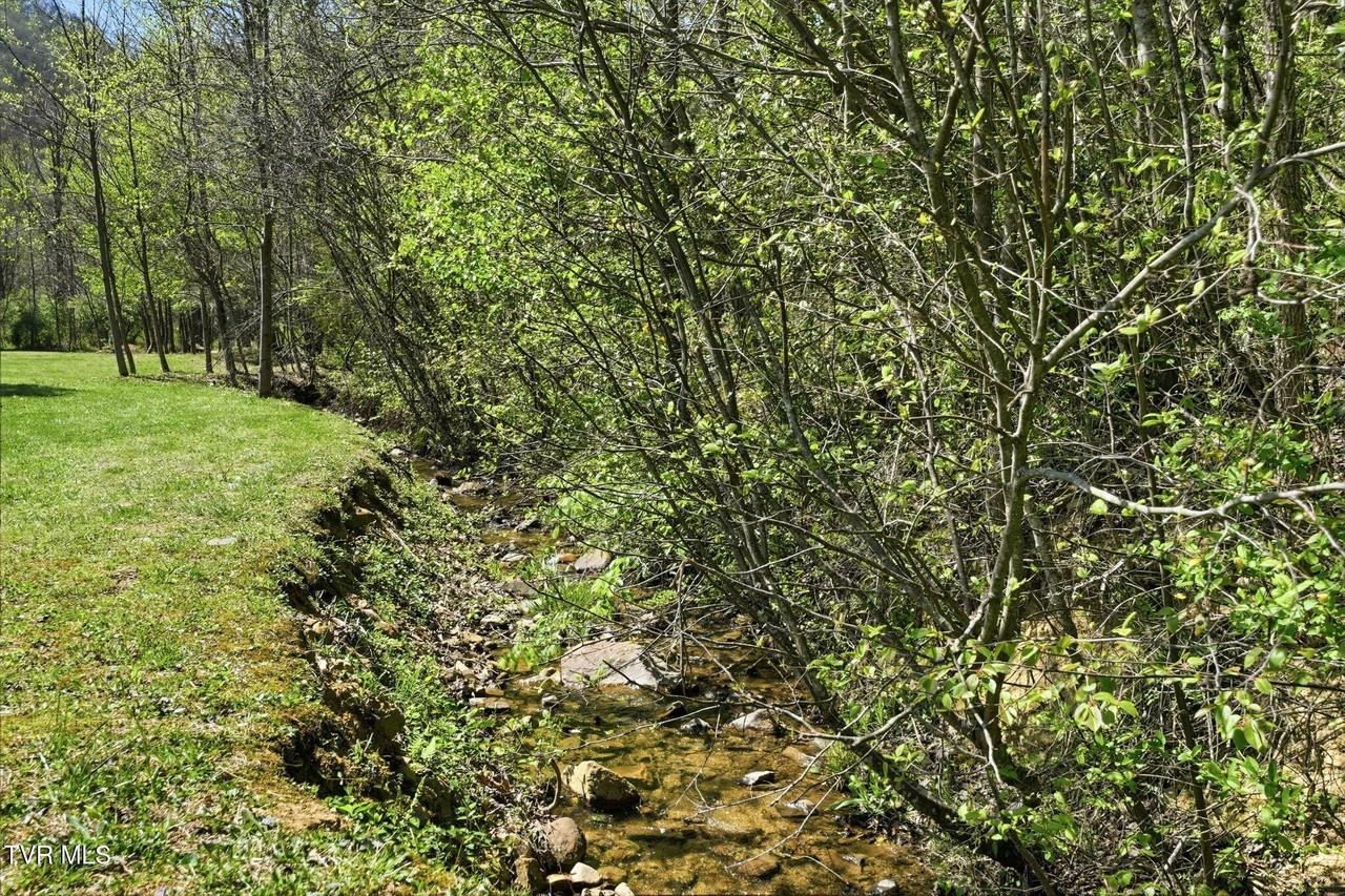 267 Maddux Farm Dr - Photo 3 of 29