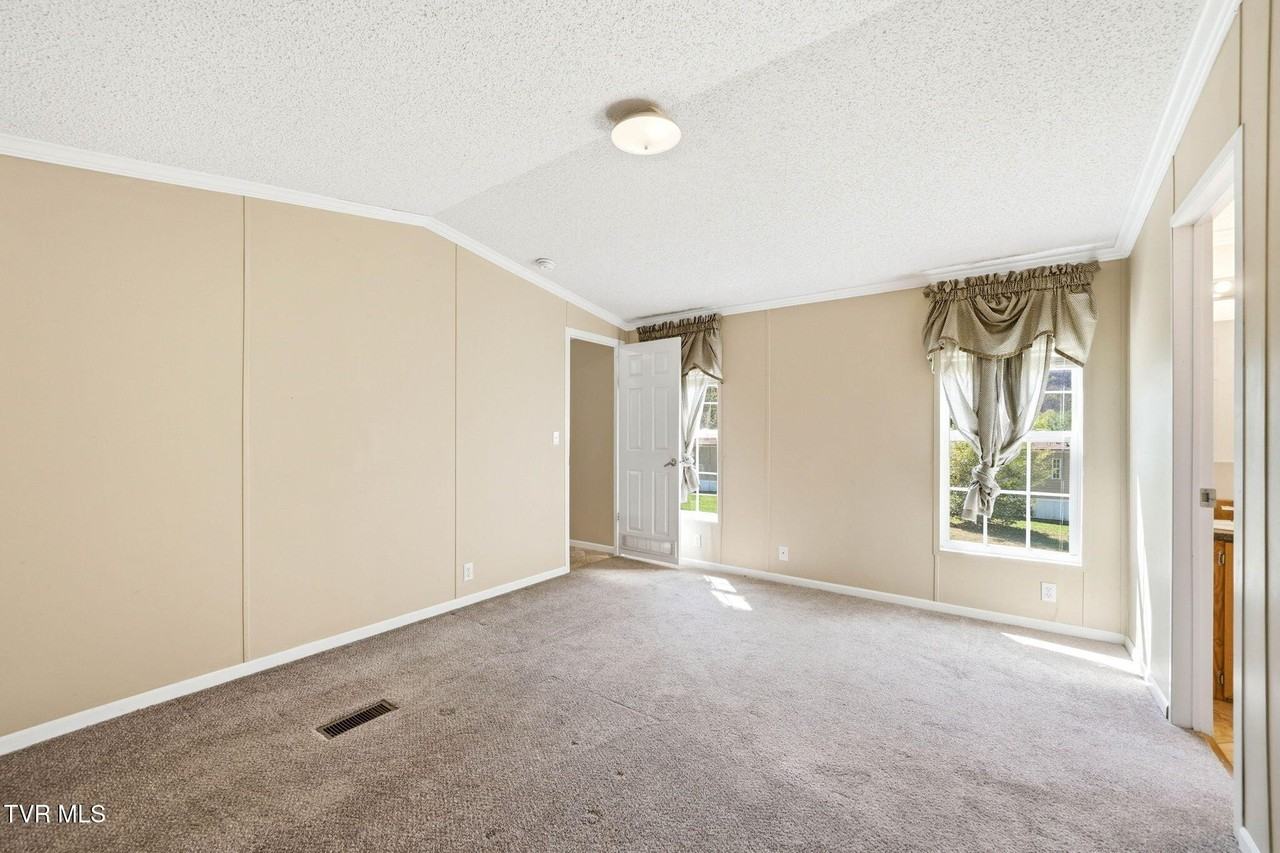 267 Maddux Farm Dr - Photo 7 of 29