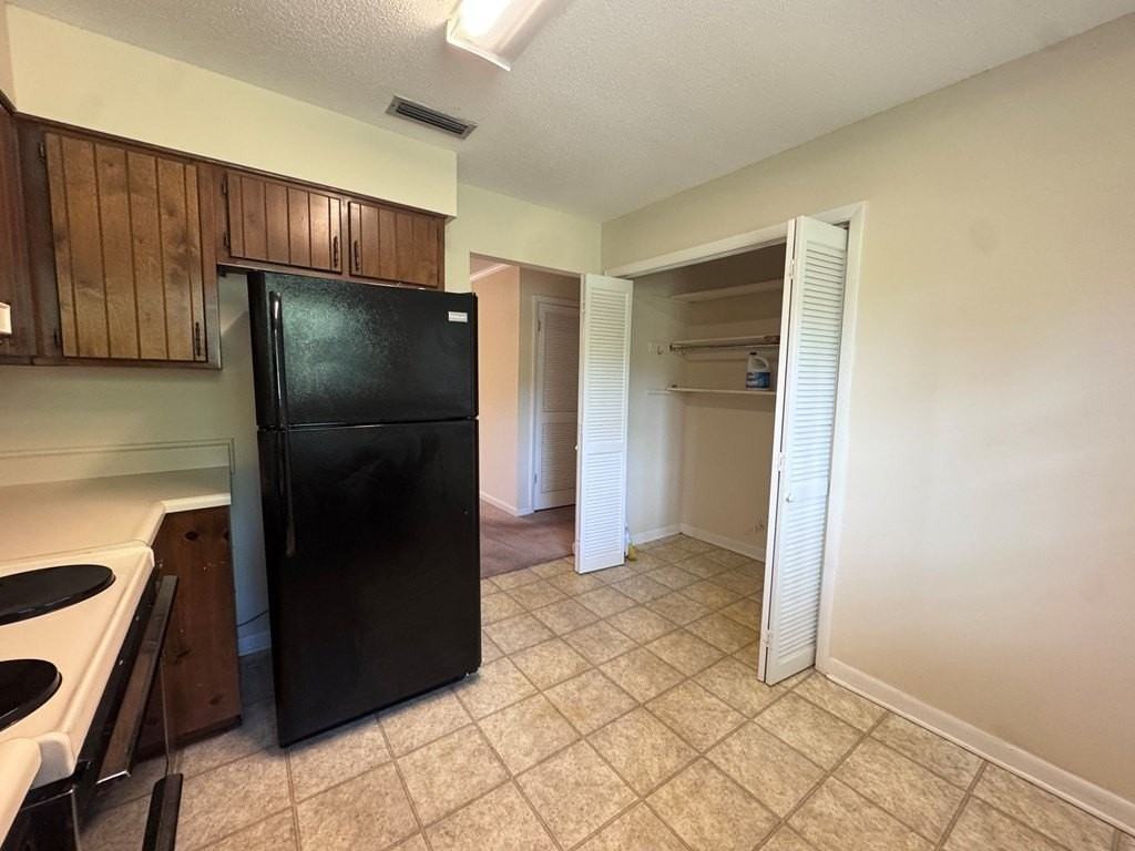 304 W Cranford Ave - Photo 4 of 9