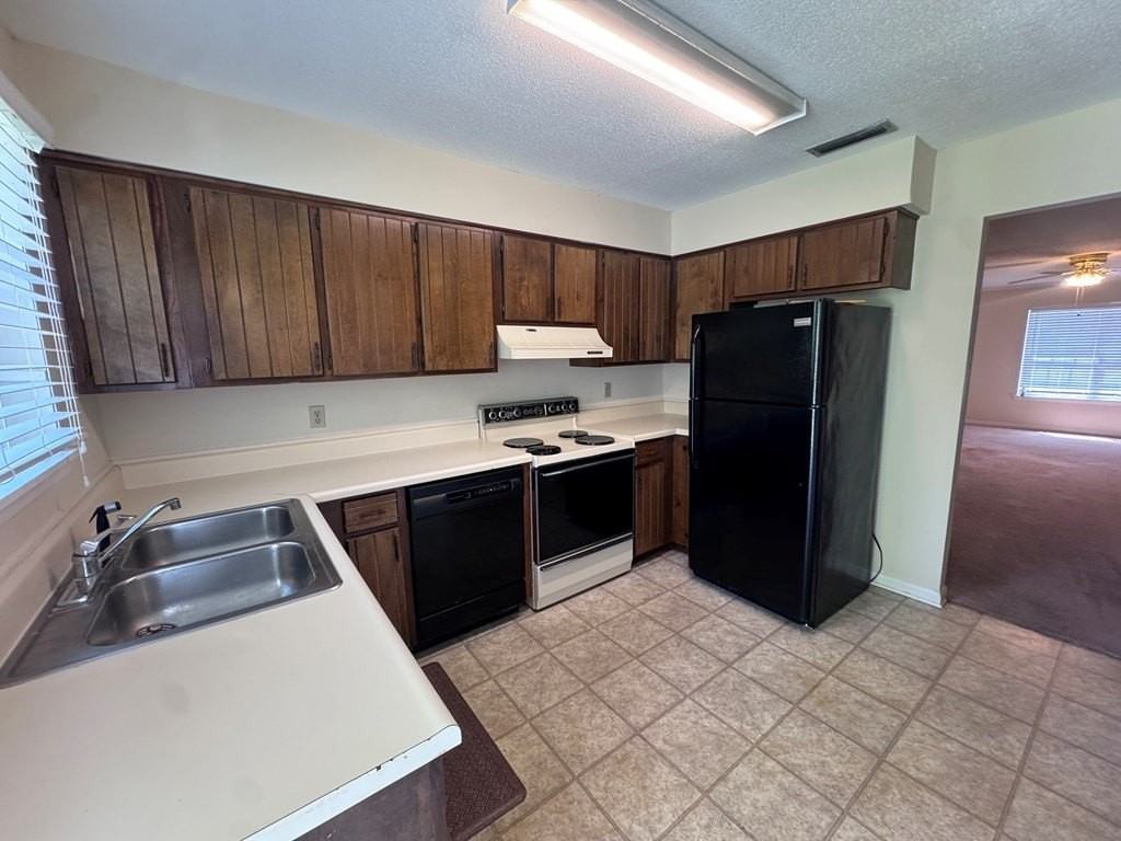 304 W Cranford Ave - Photo 5 of 9