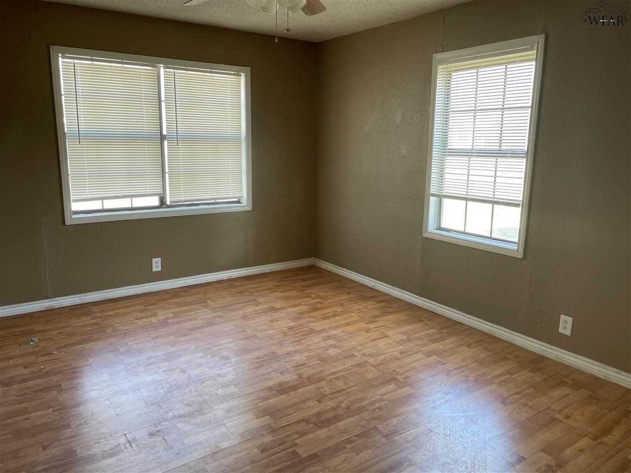 1615 Oceola Ave - Photo 4 of 10