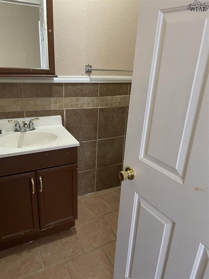 1615 Oceola Ave - Photo 7 of 10