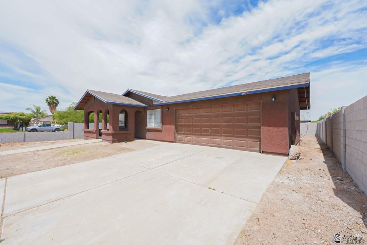 604 E Yucca St - Photo 4 of 20