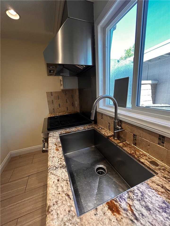 19859 Berkshire Ln - Photo 4 of 27