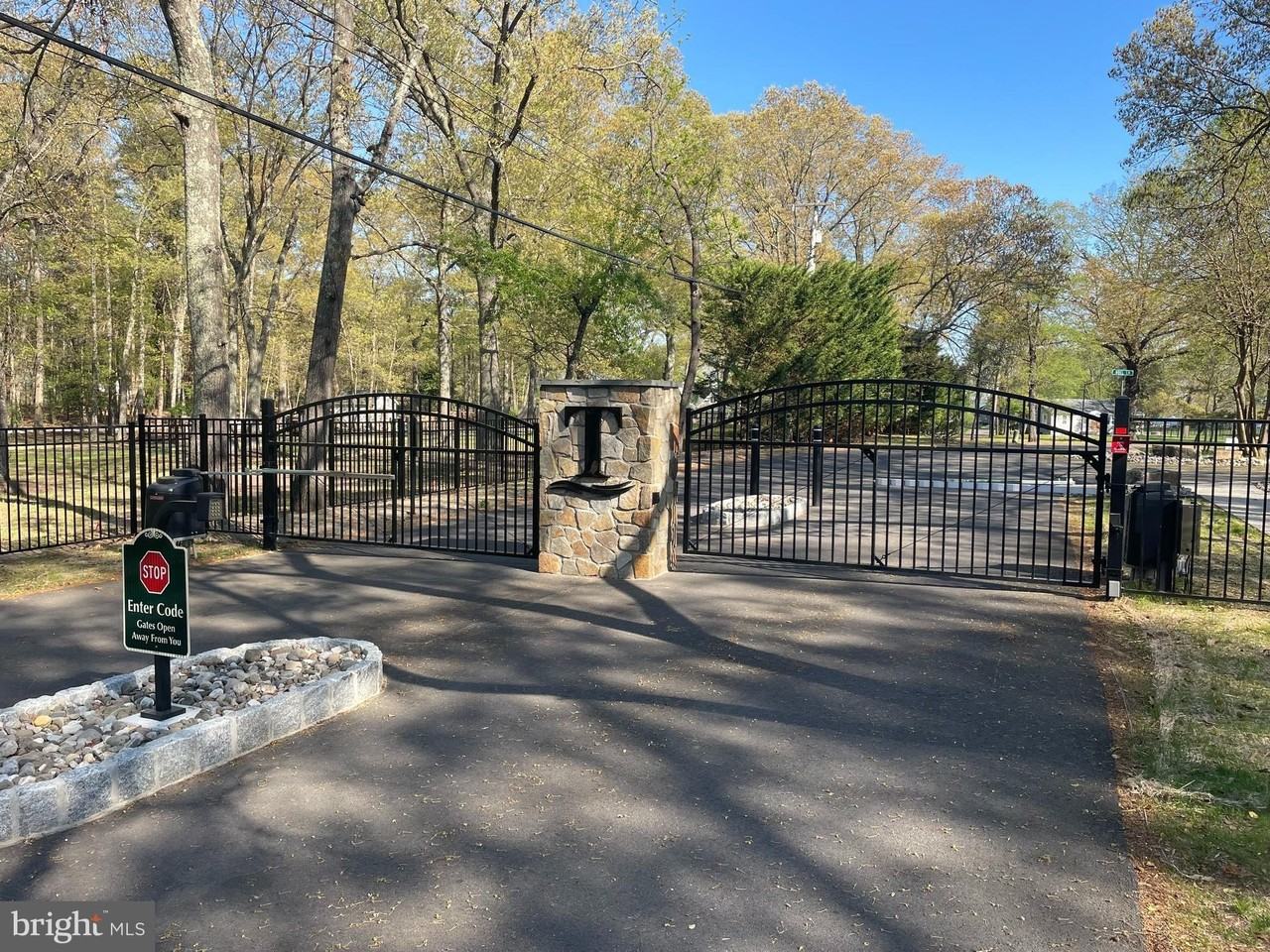 605 Tebbston Dr - Photo 2 of 3