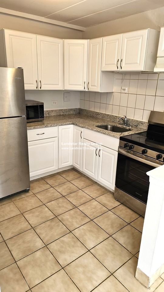 2025 W Granville Ave #305 - Photo 3 of 21