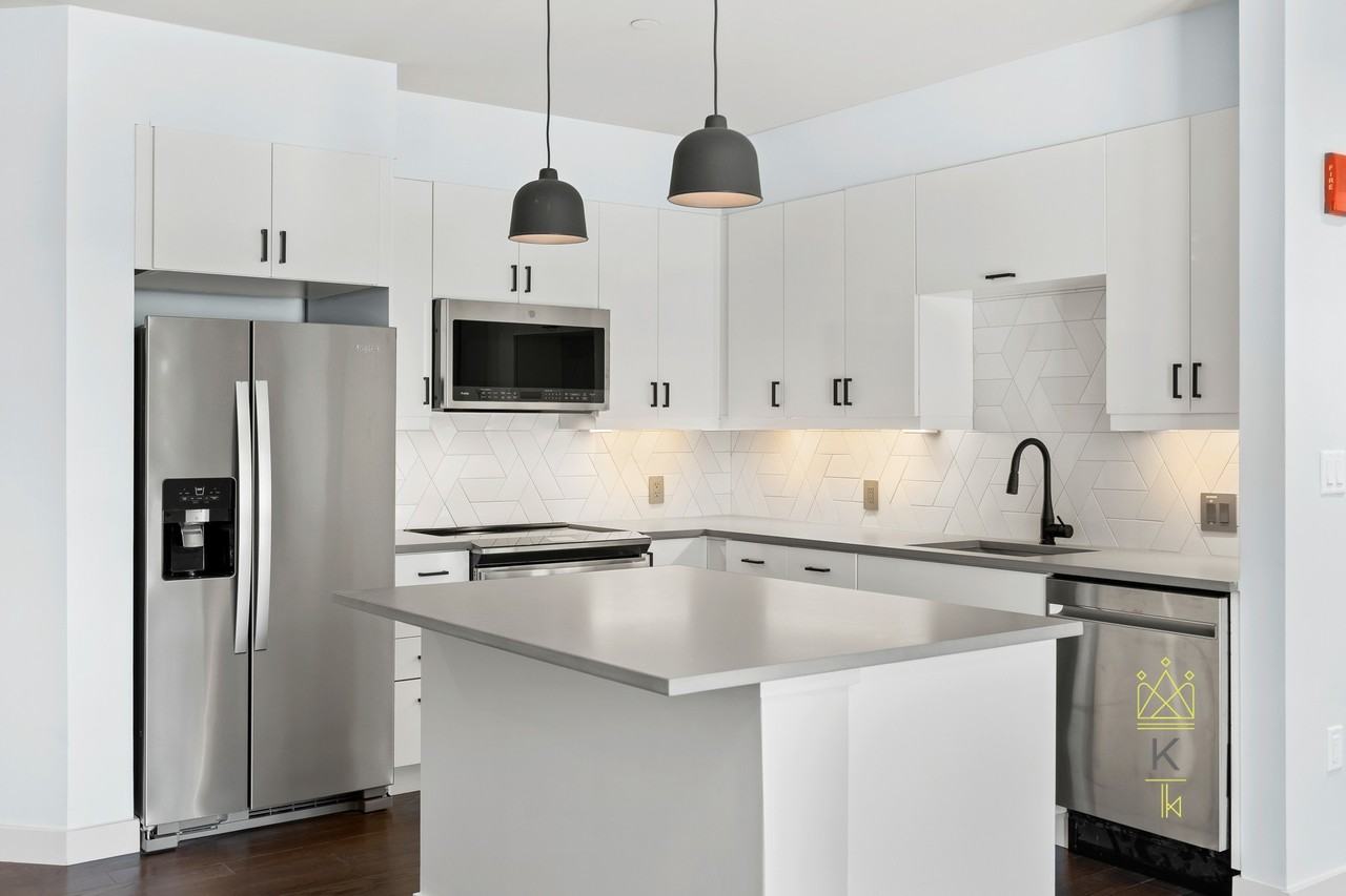 54 Auburn St #100 - Photo 2 of 13