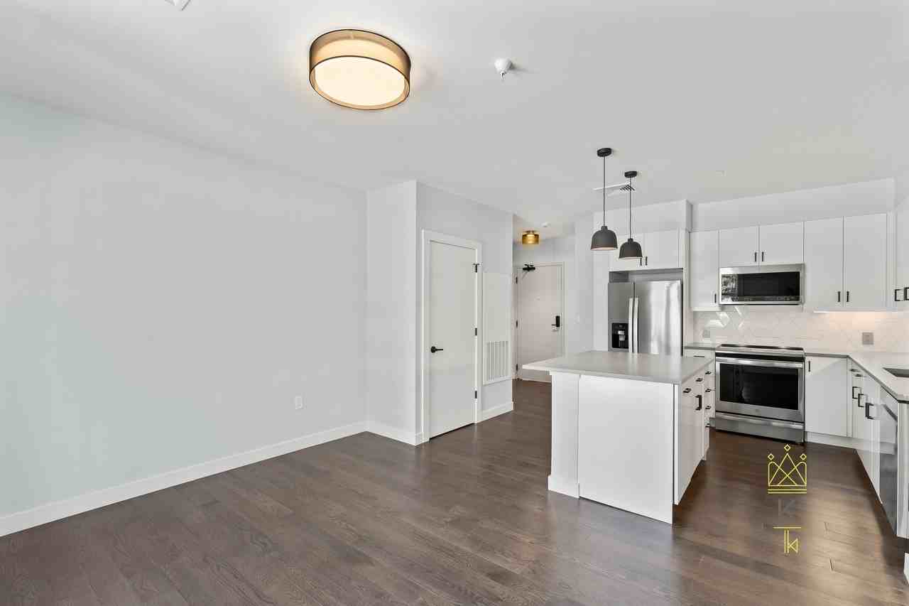 54 Auburn St #100 - Photo 3 of 13