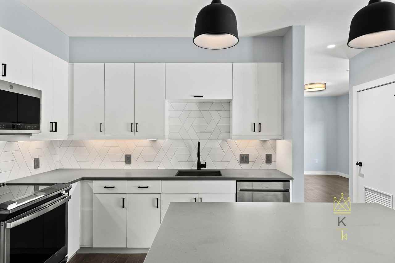 54 Auburn St #100 - Photo 4 of 13