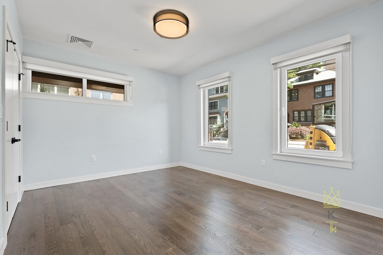 54 Auburn St #100 - Photo 5 of 13