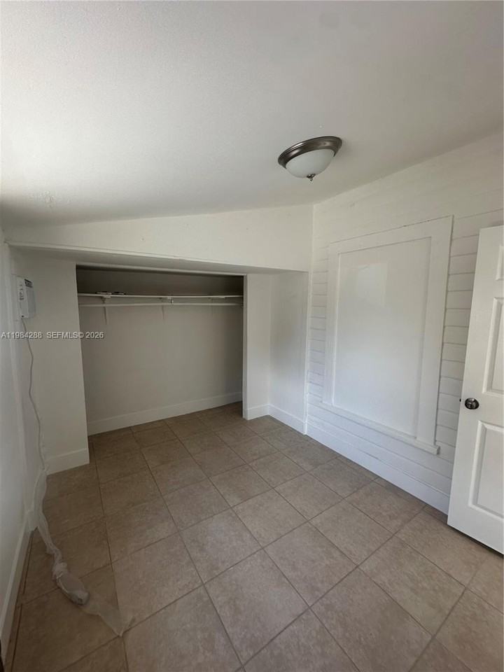 1919 Sw 2nd St #C - Photo 6 of 26