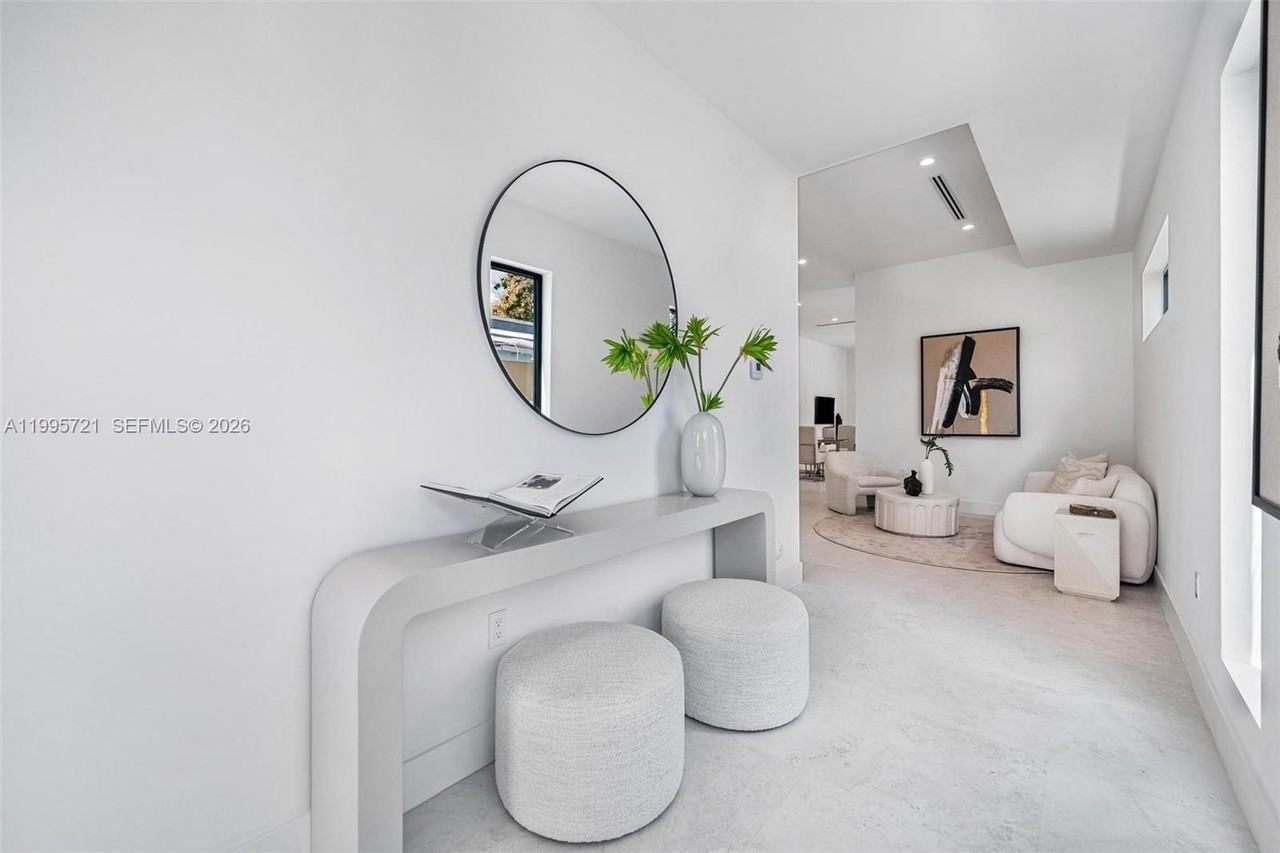 2941 Sw 21st St #3 - Photo 4 of 30